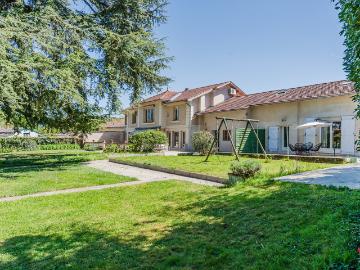 Maison 8 pièces 300 m²