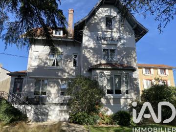 Maison 8 pièces 300 m²