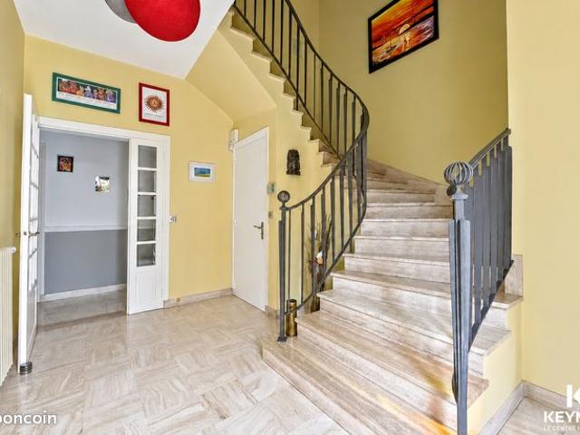 Maison 8 pièces 300 m²