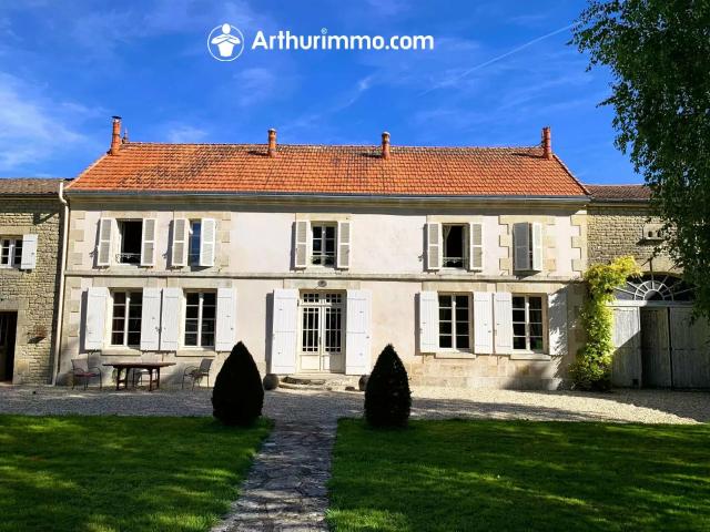 Maison 8 pièces 300 m²