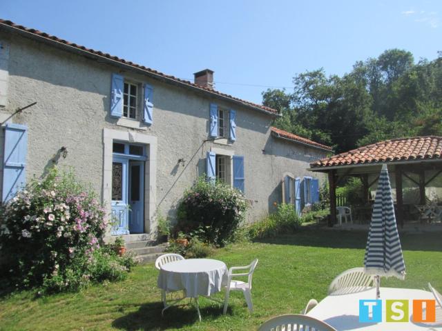 Maison 8 pièces 300 m²
