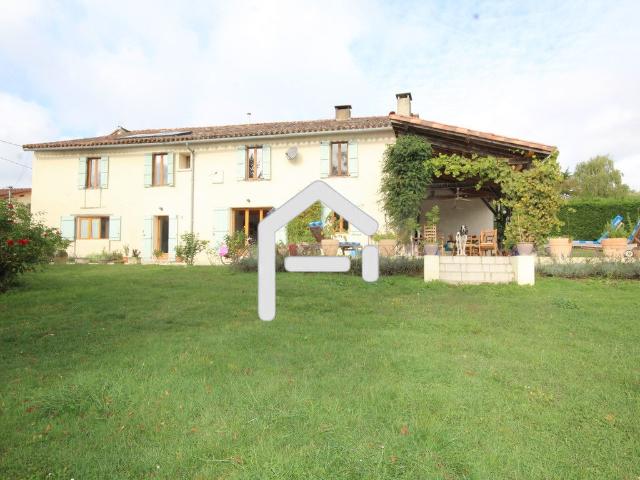 Maison 8 pièces 300 m²