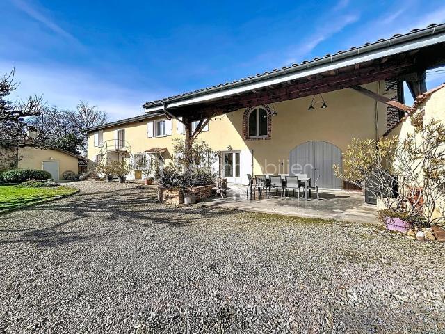 Maison 8 pièces 300 m²