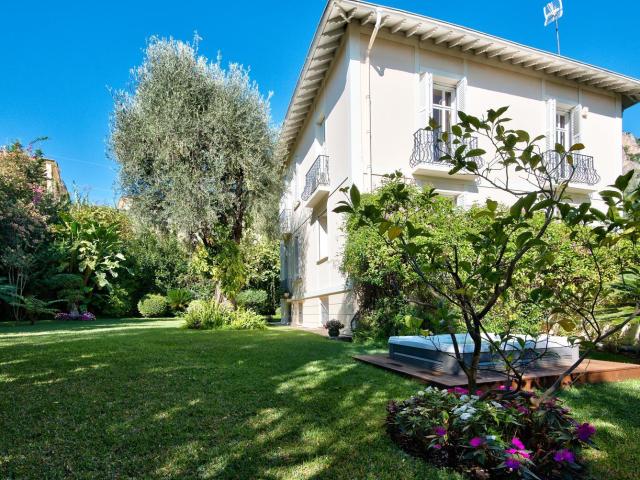 Maison 8 pièces 300 m²