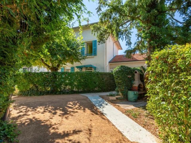 Maison 8 pièces 300 m²