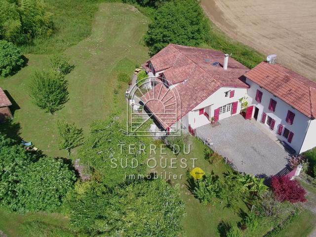 Maison 8 pièces 300 m²