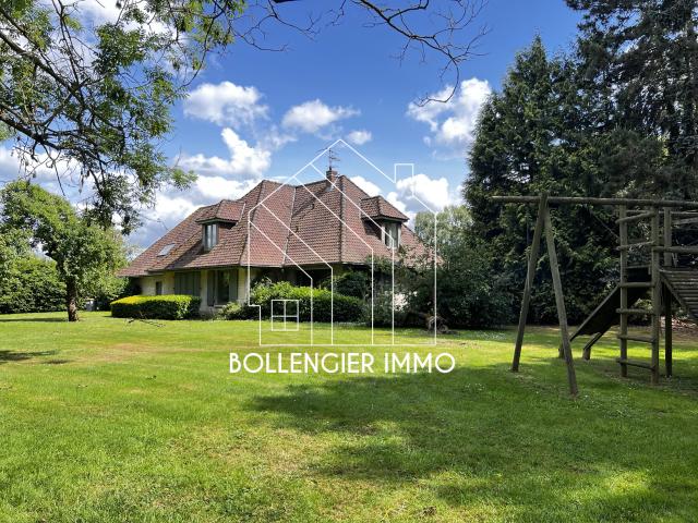 Maison 8 pièces 300 m²