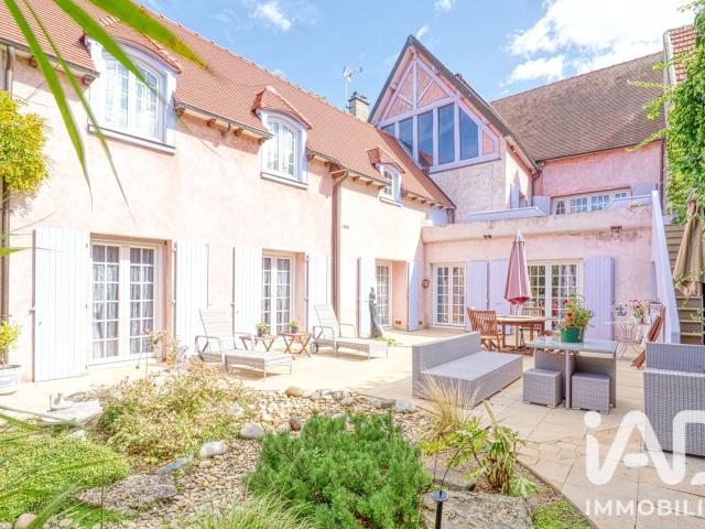 Maison 8 pièces 300 m²
