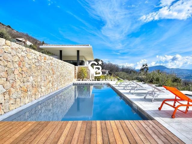 Maison 8 pièces 300 m²
