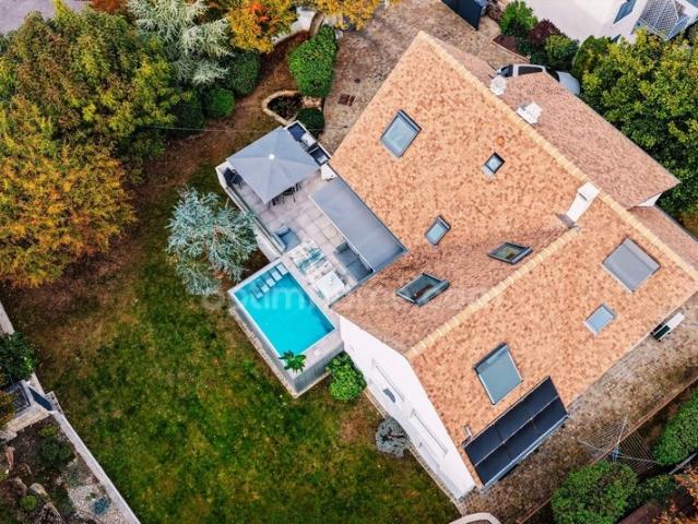 Maison 8 pièces 300 m²