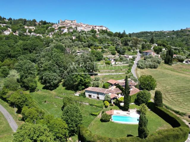 Maison 8 pièces 300 m²