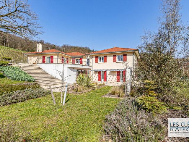 Maison 8 pièces 301 m²