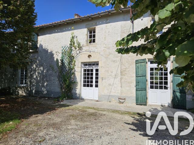 Maison 8 pièces 301 m²