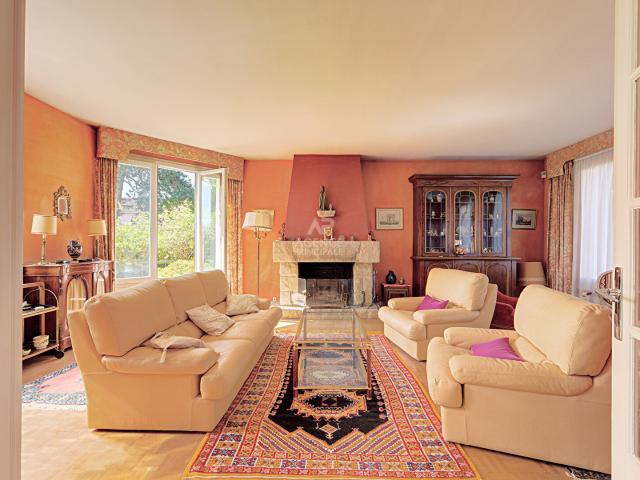 Maison 8 pièces 301 m²