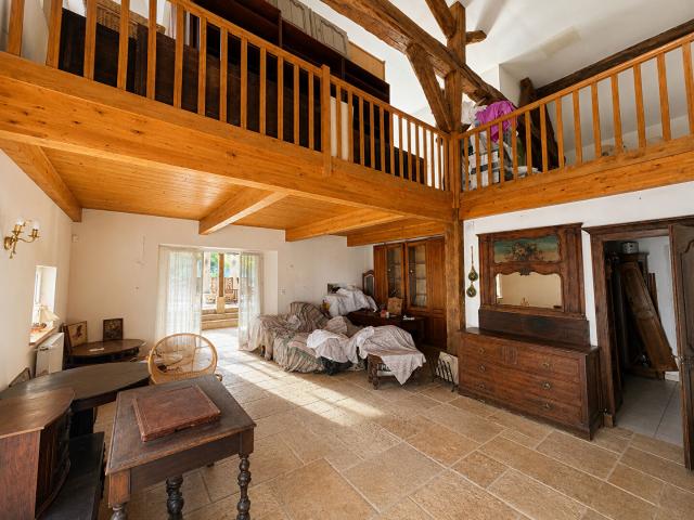 Maison 8 pièces 302 m²