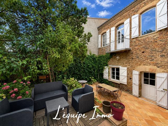 Maison 8 pièces 302 m²