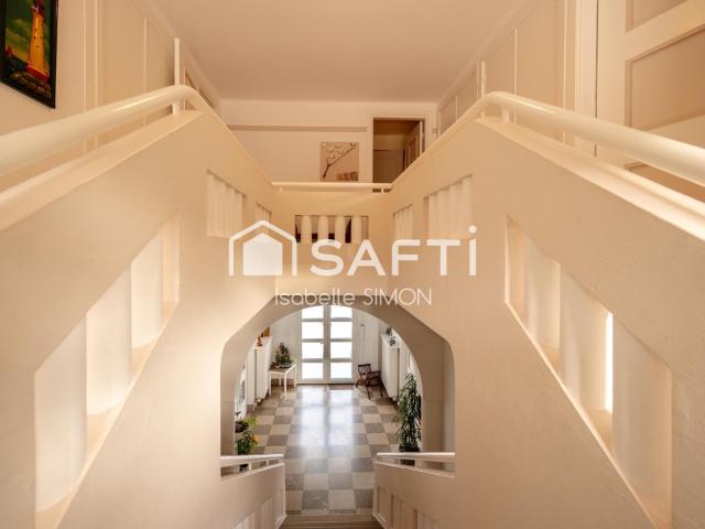 Maison 8 pièces 302 m²