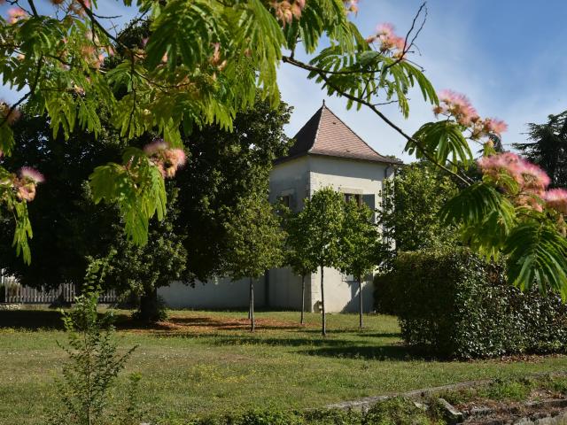 Maison 8 pièces 303 m²