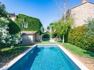 Maison 8 pièces 316 m²