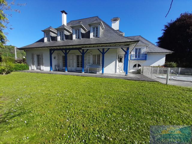 Maison 8 pièces 316 m²