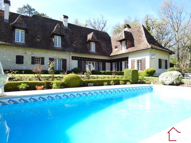 Maison 8 pièces 316 m²