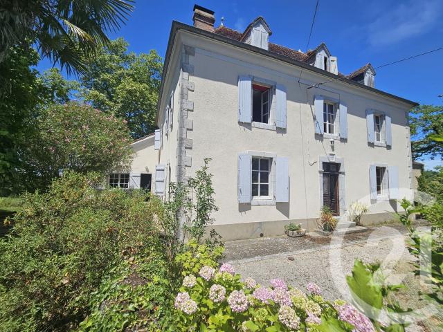 Maison 8 pièces 317 m²