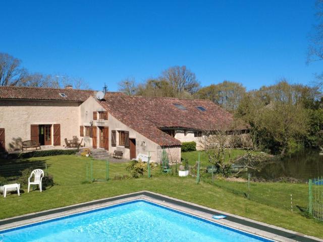 Maison 8 pièces 317 m²