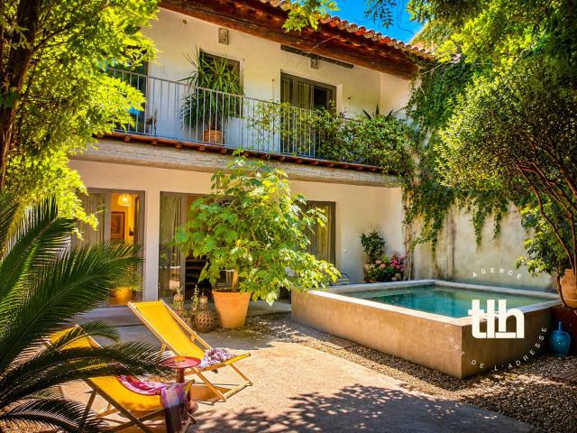 Maison 8 pièces 318 m²