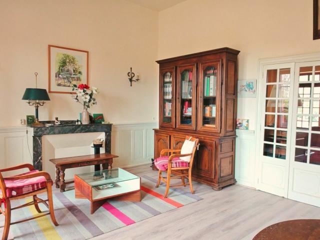 Maison 8 pièces 318 m²
