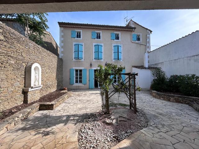 Maison 8 pièces 318 m²