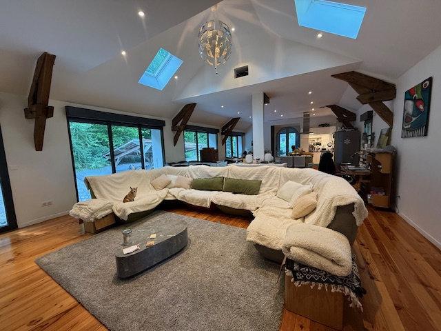 Maison 8 pièces 318 m²