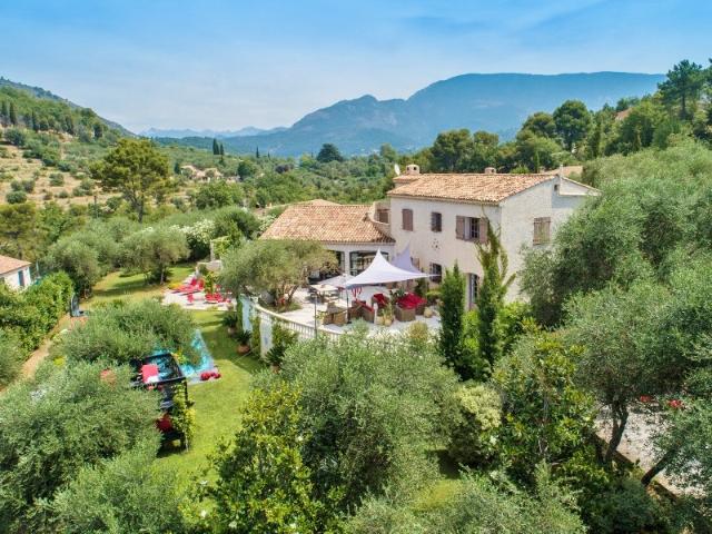 Maison 8 pièces 319 m²