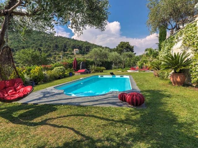 Maison 8 pièces 319 m²