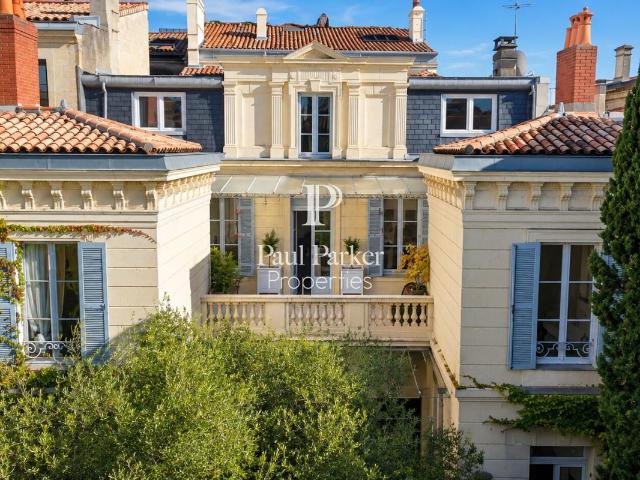 Maison 8 pièces 310 m²