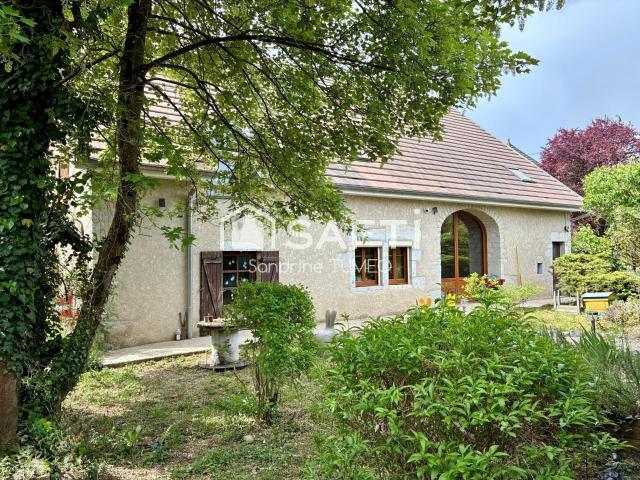 Maison 8 pièces 310 m²