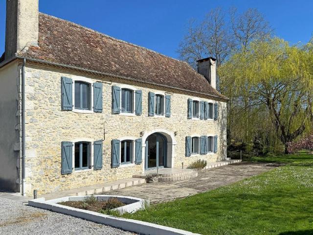 Maison 8 pièces 310 m²