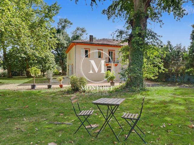 Maison 8 pièces 310 m²