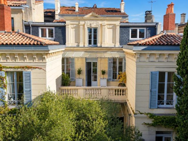 Maison 8 pièces 310 m²