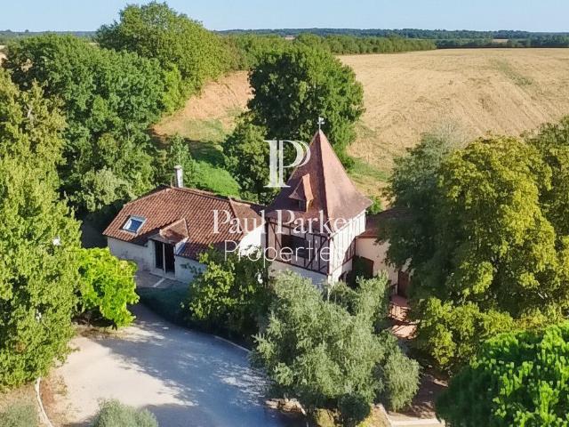 Maison 8 pièces 310 m²