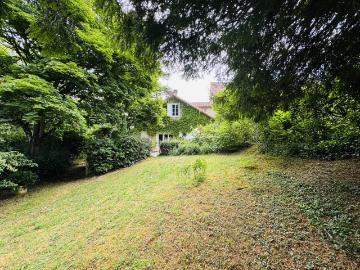Maison 8 pièces 310 m²