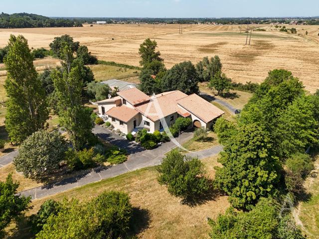 Maison 8 pièces 310 m²