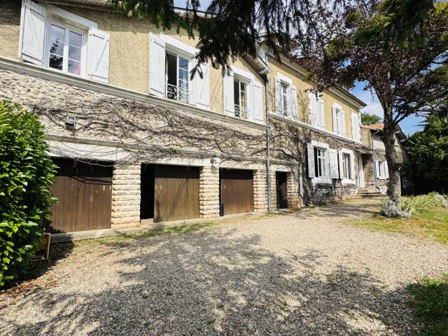 Maison 8 pièces 310 m²