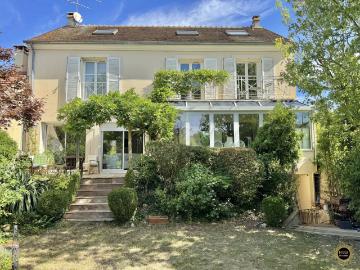 Maison 8 pièces 231 m²
