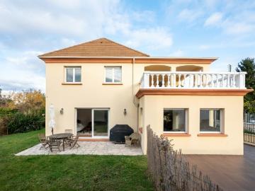 Maison 8 pièces 310 m²