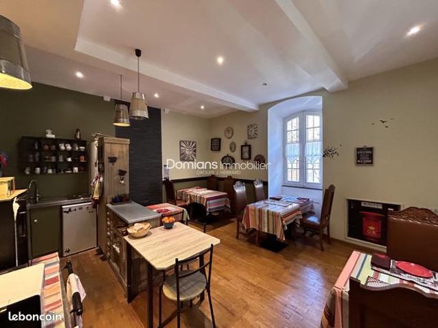 Maison 8 pièces 310 m²
