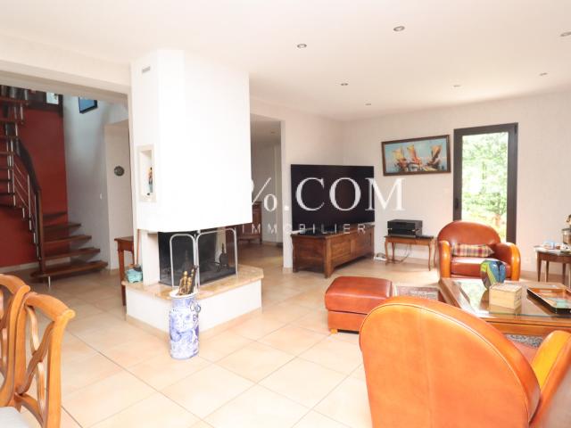 Maison 8 pièces 311 m²