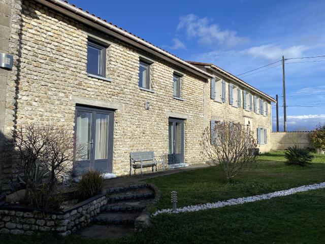Maison 8 pièces 312 m²