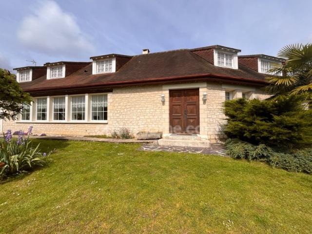 Maison 8 pièces 313 m²