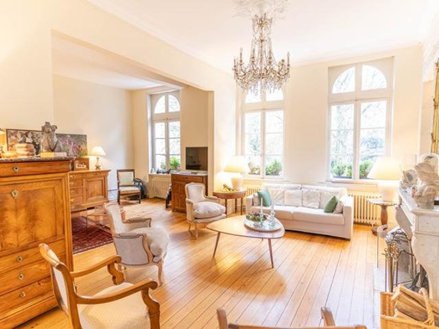 Maison 8 pièces 313 m²