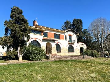 Maison 8 pièces 325 m²